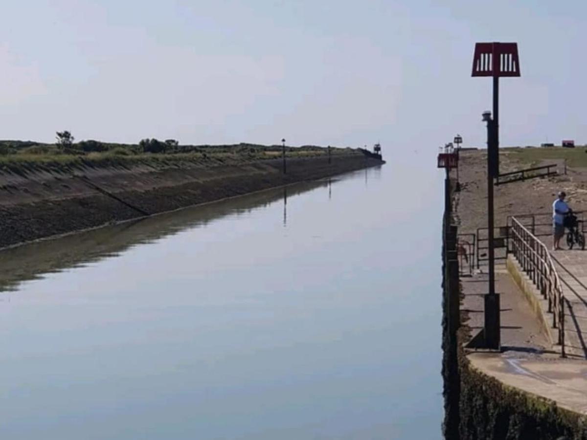 Pass The Keys Fabulous Beach Front Holiday Location Lydd エクステリア 写真