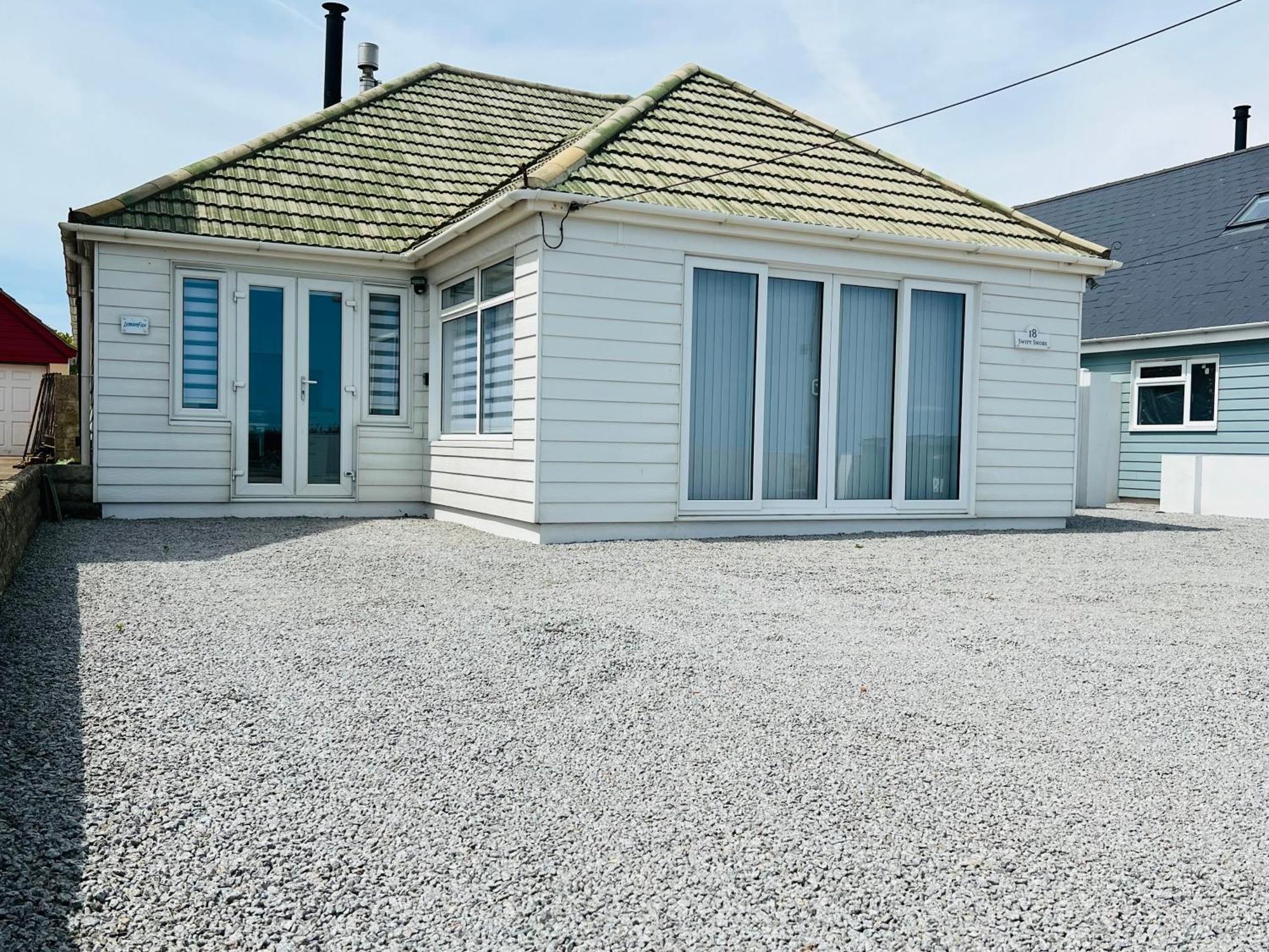 Pass The Keys Fabulous Beach Front Holiday Location Lydd エクステリア 写真