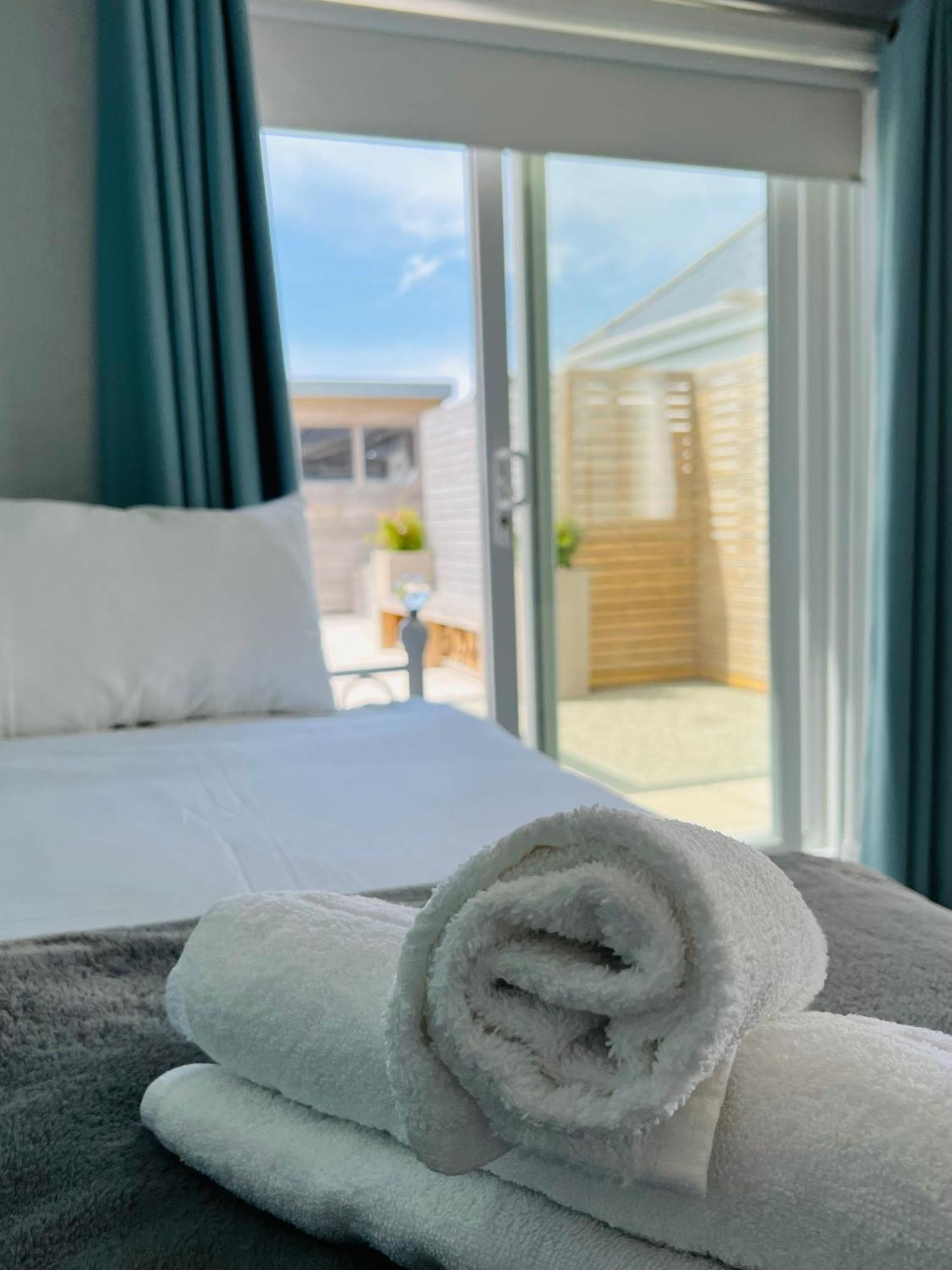Pass The Keys Fabulous Beach Front Holiday Location Lydd エクステリア 写真